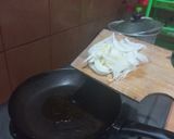 Foto langkah ke 5 dari resep Pizza Roti Bakar Topping Beef Slice Bolognese.