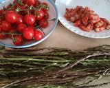 Foto del passaggio 1 della ricetta Linguine con asparagi, ciliegino e gambero Rosso di Mazara!