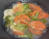 Foto langkah ke 3 dari resep Tumis Brokoli Wortel Telur.
