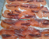 Foto del paso 4 de la receta: Brazo de gitano con salmón y anchoas