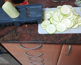 Foto del paso 5 de la receta: Solomillo adobado en mojo a la plancha con chips de verduras