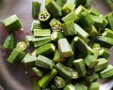 A picture of step 1 of Bhindi tomato masala fry.
