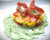 Foto del passaggio 5 della ricetta Gamberi con guacamole, datterini, mango e cipolla rossa di Tropea in agrodolce