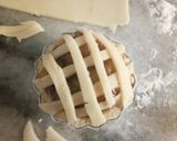 A picture of step 9 of Apple Kiwi Cinnamon Pie.