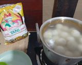 Foto langkah ke 5 dari resep Cilok Putih isi Telur.