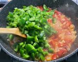 Une image de l'étape 13 de Courgettes, poivrons et tomates à l'agneau et épices.