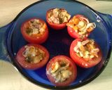 Foto del paso 3 de la receta: Tomates rellenos con anchoas, aceitunas y queso (Horno de microondas)