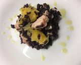 Foto del passaggio 4 della ricetta Riso Venere con salmone e arance