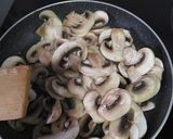 Foto del paso 4 de la receta: Merluza en salsa de champiñones