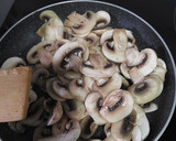 Foto del paso 4 de la receta: Merluza en salsa de champiñones