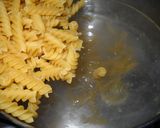 Foto del paso 1 de la receta: Fideos con repollitos de Bruselas y quesos