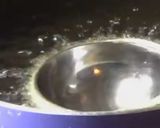 Foto langkah ke 2 dari resep Surprise Egg.