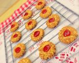 Foto langkah ke 8 dari resep Strawberry with Cheese Thumbprint Cookies.