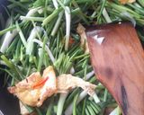 รูปขั้นตอนการทำที่ 3 ของ ต้นหอมผัดไข่