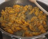 Foto del passaggio 1 della ricetta Spaghetti di farro con pomodorini gialli e acciughe