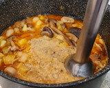Foto del paso 5 de la receta: Filetes de ternera en salsa de hongos y patata