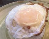 รูปขั้นตอนการทำที่ 2 ของ กะเพราเนื้อผัดแห้งๆ ราดข้าวสวยร้อนๆ ไข่เจียวกรอบนอกเยิ้มๆ