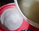 A picture of step 2 of Spicy hot and sour chicken soup.