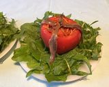 Une image de l'étape 6 de Tomates roses « pieuvres » aux carottes et anchois sur pissenlit du jardin.