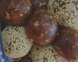 صورة لخطوة 2 من وصفة كرات التمر بالجوز