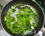 A picture of step 2 of Dry Prawns Fry with Spring Onions.
