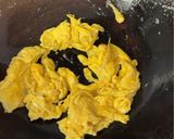 A picture of step 2 of Tomato and Egg Stir-Fry Recipe (西红柿炒鸡蛋）.