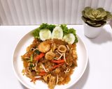 Foto langkah ke 4 dari resep Kwetiaw Goreng Seafood.