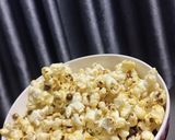 Hình bước làm 4 của món Bắp rang bơ vị caramel