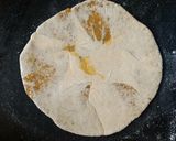 A picture of step 3 of Aloo paratha.