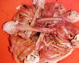 Foto del paso 3 de la receta: Muslo de pollo semideshuesado rebozado