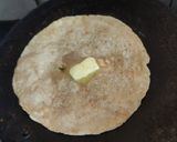 A picture of step 6 of Spicy garlic parantha.