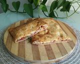 Foto del paso 5 de la receta Empanada de jamón ibérico y rulo de cabra con tomate y cebolla
