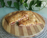 Foto del paso 5 de la receta: Empanada de jamón ibérico y rulo de cabra con tomate y cebolla