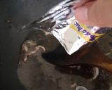 Foto langkah ke 4 dari resep Indomie Soto Medan Masak Hitam.