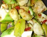 Foto langkah ke 2 dari resep Rujak mangga kedondong timun sambel kacang mete.