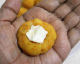 A picture of step 2 of Stuffed Potato Cheese Balls.