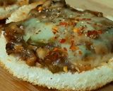 A picture of step 9 of Pepper mushroom mini bread pizza.