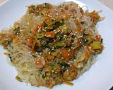Foto del passaggio 4 della ricetta Vermicelli di soia con gamberi e verdure
