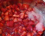 Túrógombóc epres, bazsalikomos töltelékkel recept fázis 4 fotója
