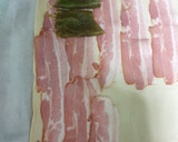 Foto del paso 3 de la receta: Hojaldre de bacon pimientos y queso