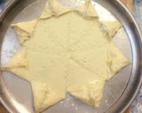 صورة لخطوة 3 من وصفة بيتزا محشيه الاطراف🍕