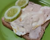 Foto langkah ke 2 dari resep Roti gandum isi telur dan timun.