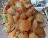 Foto langkah ke 4 dari resep Oseng Kikil Bumbu Kecap.