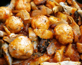 Foto del paso 11 de la receta: Guiso de albóndigas de caella, surtido de setas y alcachofas
