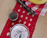 Foto del paso 2 de la receta: Smoothie, lassi, licuado de banana y frutilla con base de yogurt
