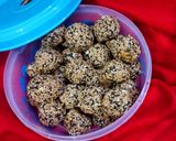 सफेद और काले तिल के सौफ्ट लड्डु (White & Black Til Ke Soft Ladoo ki recipe in hindi) रेसिपी चरण 6 फोटो