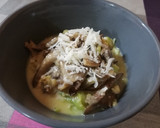 Foto del paso 8 de la receta: Espaguetis de calabacín con setas y salsa de queso🥒🍄🧀
