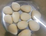 Hình bước làm 3 của món Trứng cút kho tiêu