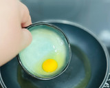 Foto del paso 3 de la receta: Tosta Luilli con huevo de codorniz 🍳 🍅 🍻