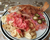 Foto del paso 1 de la receta: Pescado frito con tajadas
